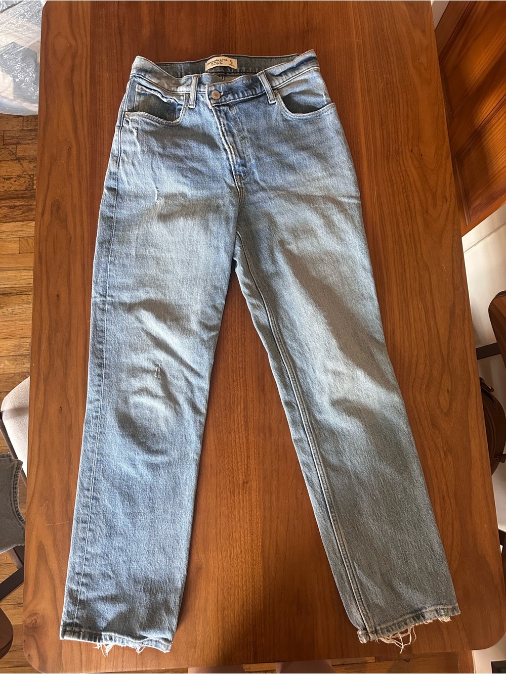Abercrombie Women's Light Wash 90’s Straight Ultra High Rise, off-center zipper